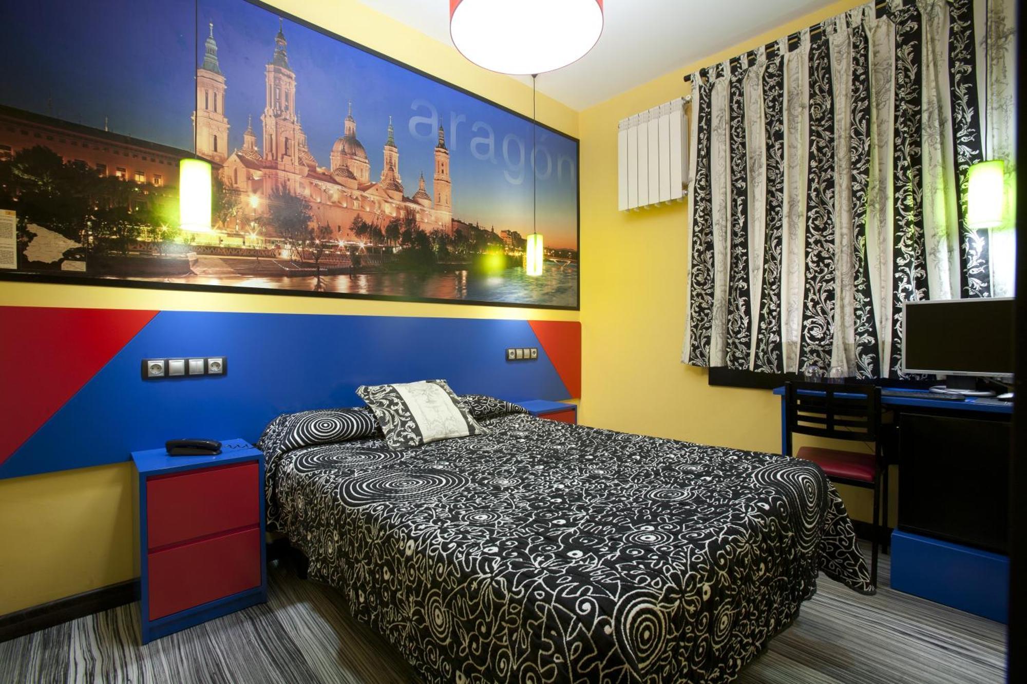 Jc Rooms Santa Ana Madrid Exterior photo